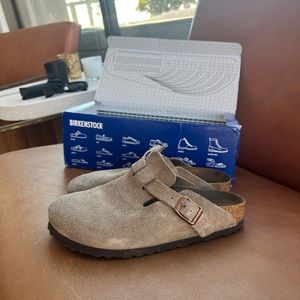 Birkenstock Bostons (Taupe)